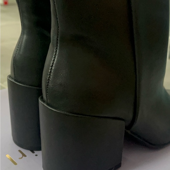 Elegant MADDEN GIRL Black Ankle Boots - Picture 7 of 8